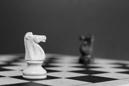 在棋盘上拍摄的国际象棋