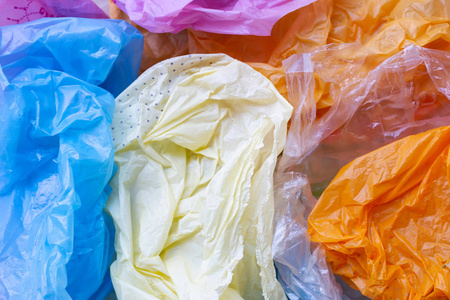 彩色塑料袋作为背景。