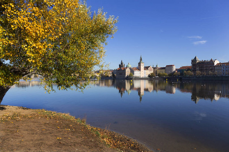 捷克共和国伏尔塔瓦河上的布拉格老城