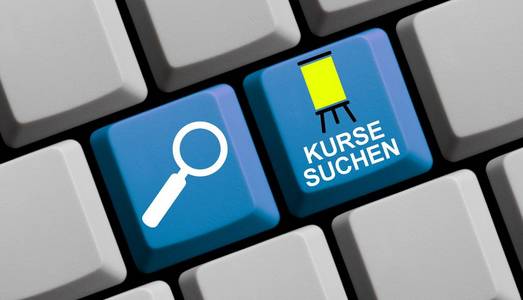 蓝色电脑键盘显示德语搜索课程