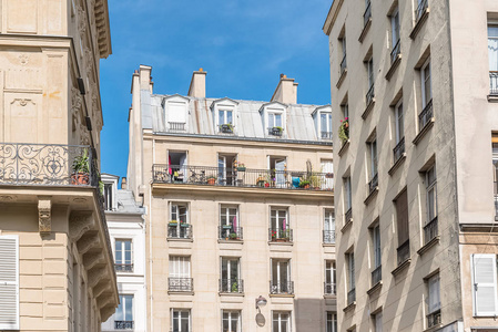 巴黎美丽的建筑，典型的巴黎立面，近邻邻。