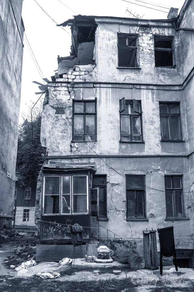 一座古老废弃城市的废墟穷人住的破房子奥德萨是一座历史性住宅建筑的