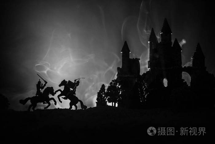 中世纪的战斗场景与骑兵和步兵.