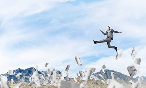 在飞纸中作为活跃生活地位的象征