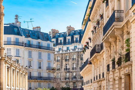 巴黎美丽的建筑在马赛典型的巴黎门面