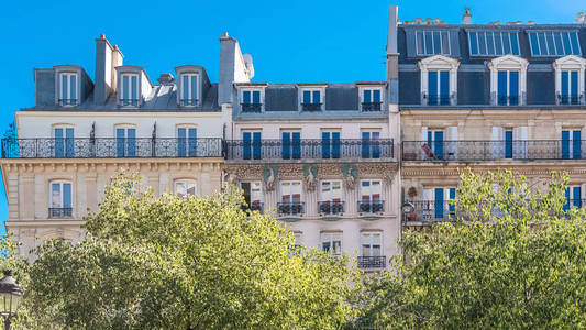 巴黎美丽的建筑在马赛典型的巴黎门面