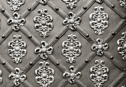 古老的锻造金属纹理与装饰覆盖。 门，门，门