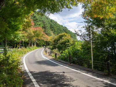 日本NikkoKoku观景线的弯曲道路