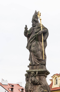 捷克共和国波希米亚中部布拉格圣奥古斯丁查尔斯桥雕像。
