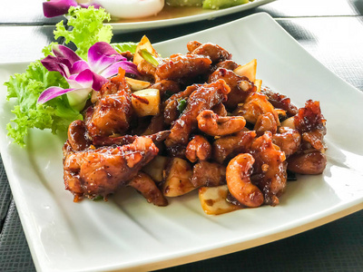 炒鸡,烧腰子,亚洲菜式照片