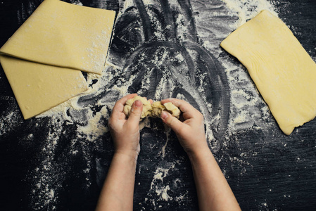 s hands learn to make dessert, playing with flour.