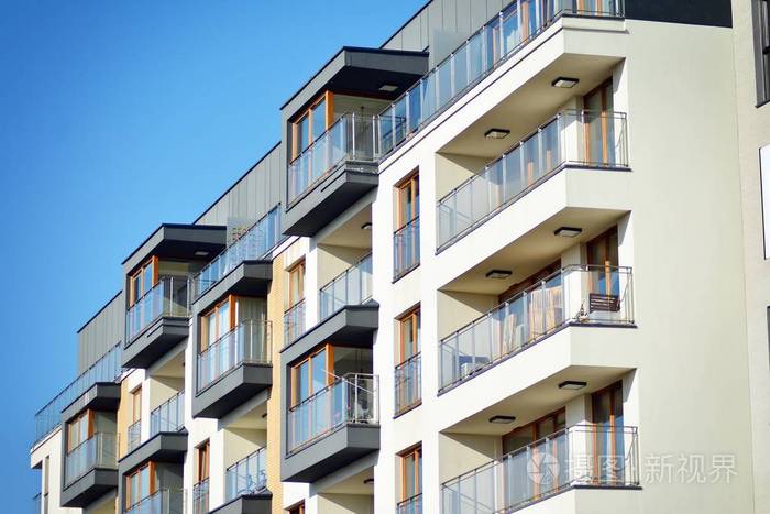 新的现代化公寓楼的细节