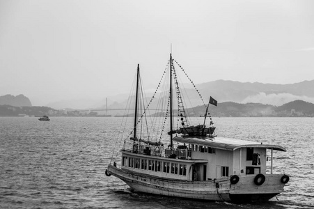 长湾越南旧船