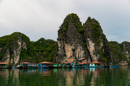 哈龙湾越南浮村