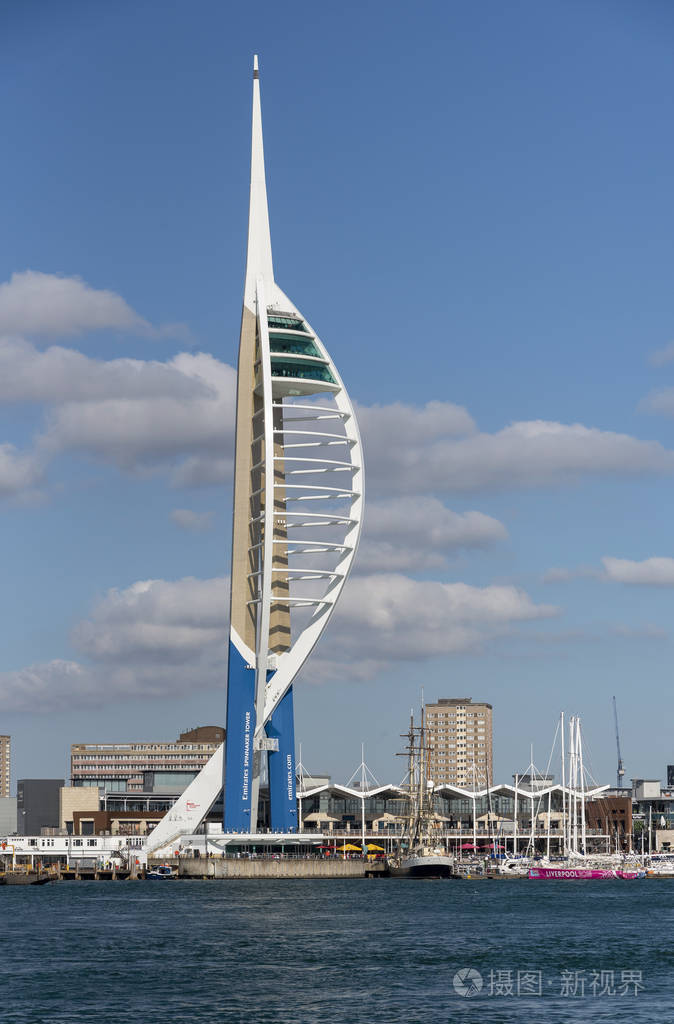 朴茨茅斯海滨从英国戈斯波特罕布什尔州观看阿克罗奥斯港