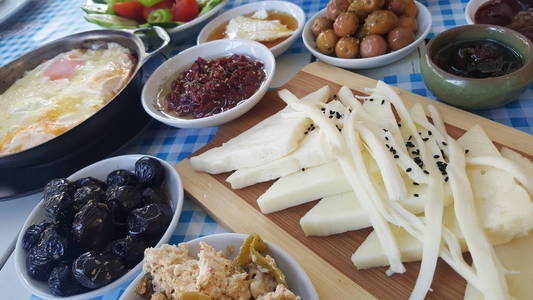 传统的土耳其早餐桌