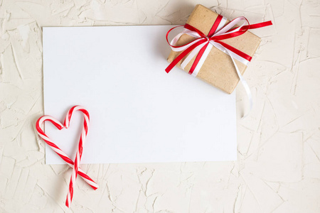 圣诞纸纸，用于刻字与礼物和糖果罐。