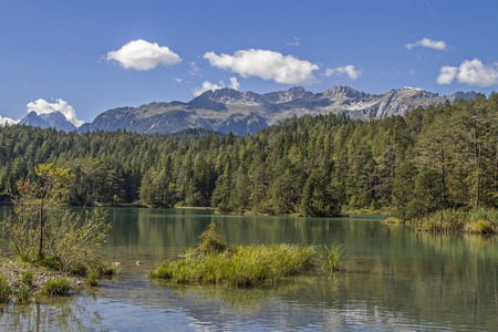韦森塞河是一个山湖，位于利奇塔尔阿尔卑斯山和米明格山的边境地区，位于蒂罗尔的蕨类植物通行证以北。