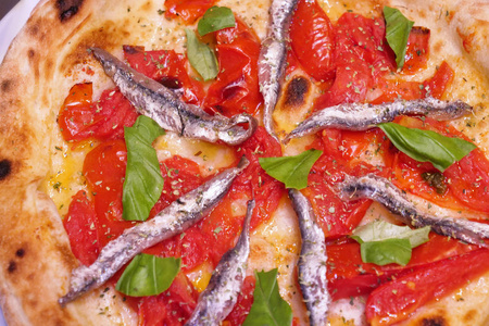 一种典型的意大利披萨的组成，具有意大利美食的典型成分。 概念披萨意大利传统那不勒斯地中海风味