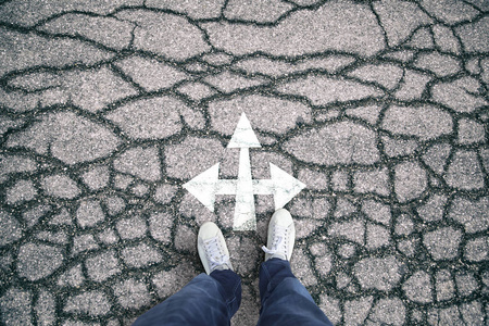 十字路口的选择图片