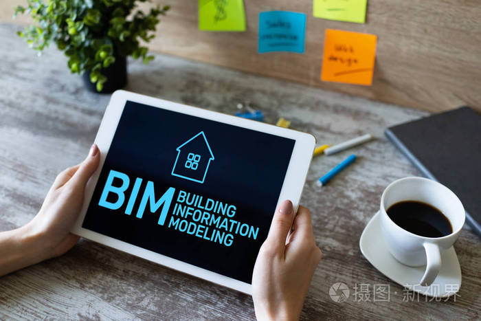 屏幕上的BIM建筑信息建模概念。