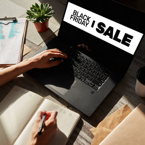 设备屏幕上的黑色星期五销售横幅。 电子商务互联网业务和数字营销。