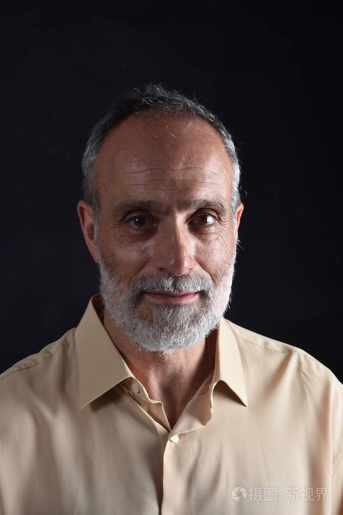 黑人中年男子的肖像