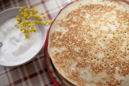 传统的俄罗斯煎饼星期二在什罗夫。