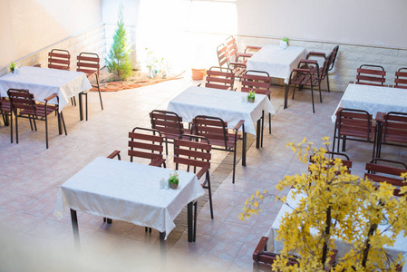 餐厅空桌椅咖啡厅露台桌
