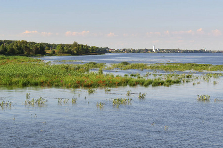 雅罗斯拉夫尔地区伏尔加河的河岸。