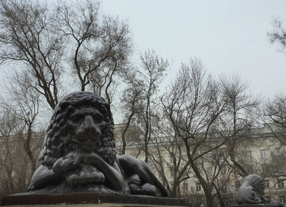 唐罗斯托夫公园里狮子的雕塑。