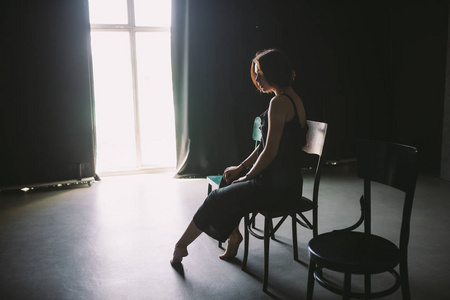 社会主题女性孤独痛苦. 虐待男性暴力家庭.
