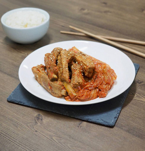 韩国菜炒猪背肋泡菜