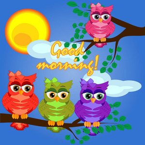 清晨树枝上的猫头鹰，阳光灿烂，微笑。 铭文早上好。 早上早餐