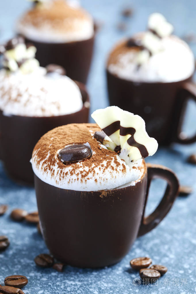 咖啡慕斯加鲜奶油巧克力杯