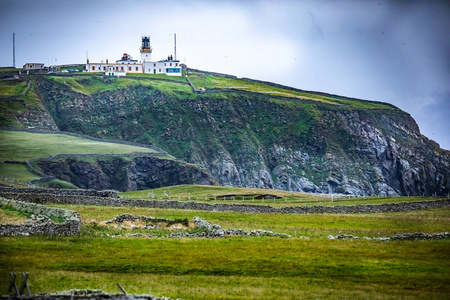 苏格兰谢特兰岛美丽的岛屿景观，旧灯塔在苏姆堡头