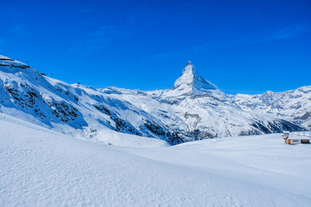 雪山物质角峰Zermatt瑞士全景美景。