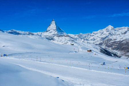 雪山物质角峰Zermatt瑞士全景美景。