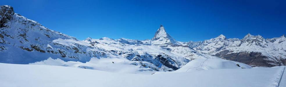 雪山物质角峰Zermatt瑞士全景美景。