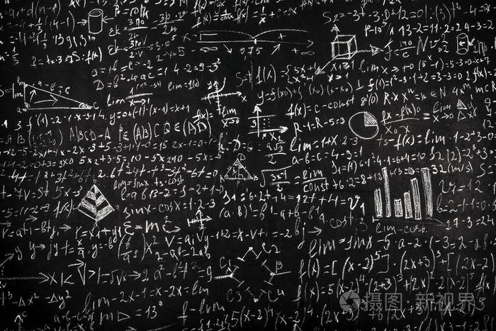 物理和数学科学公式和计算的黑板背景图像