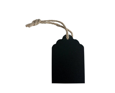 空白黑色木标签用棕色绳子绑在白色背景上，并有剪裁路径。