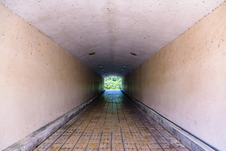 地下人行通道天花板拱形隧道图片