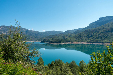 西班牙夏季比利牛斯山脉的Baserca水库