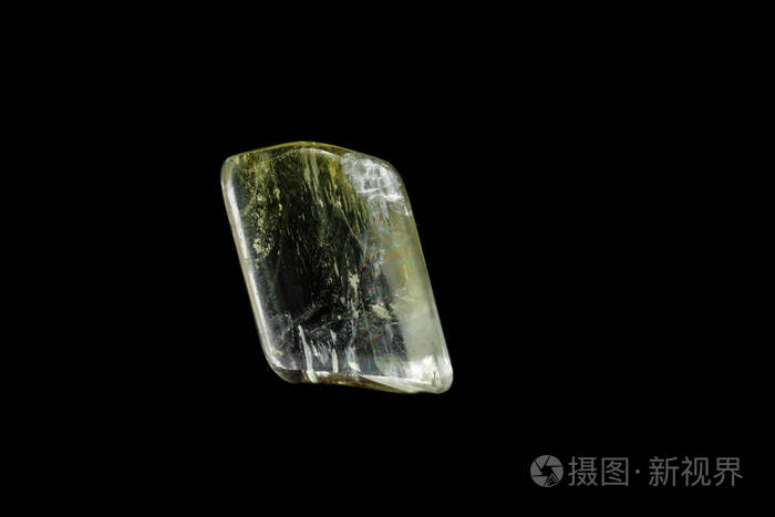 大型矿物石金刚石黑色背景接近