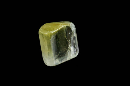 大型矿物石金刚石黑色背景接近照片