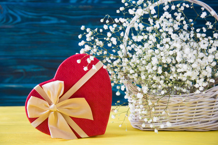 新鲜的礼物图片