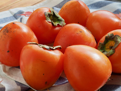 韩国水果熟柿子照片