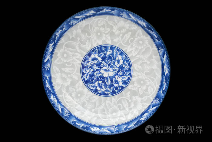 青花瓷的花型在盘子上分离在黑色背景上 以上观点 照片 正版商用图片149jgy 摄图新视界