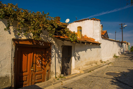 在堡垒附近的地区有旧土耳其房屋的景观。 安卡拉火鸡。