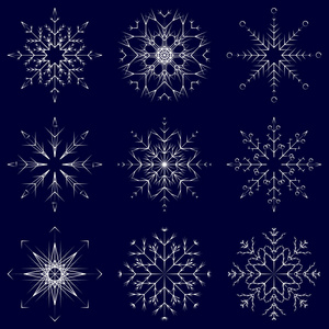 矢量收集艺术冰冷抽象水晶雪花隔离在蓝色背景上，作为冬季12月装饰。